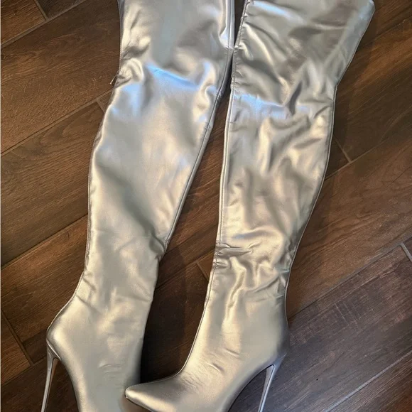 NEVER WORN Elegant Silver Over-the-Knee Boots - Picture 4 of 5